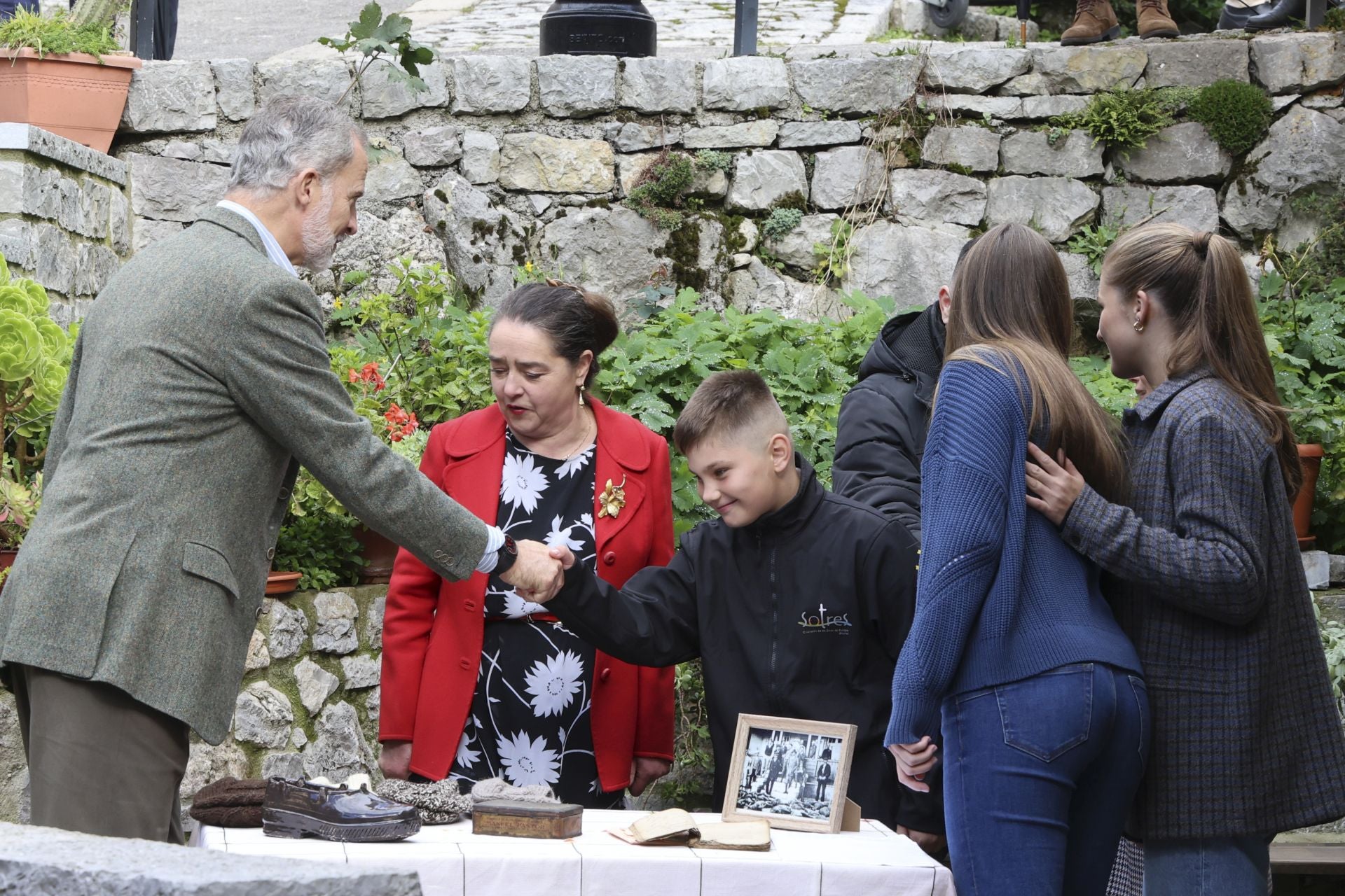 Sotres, pletórico: la visita real al Pueblo Ejemplar de Asturias, en imágenes