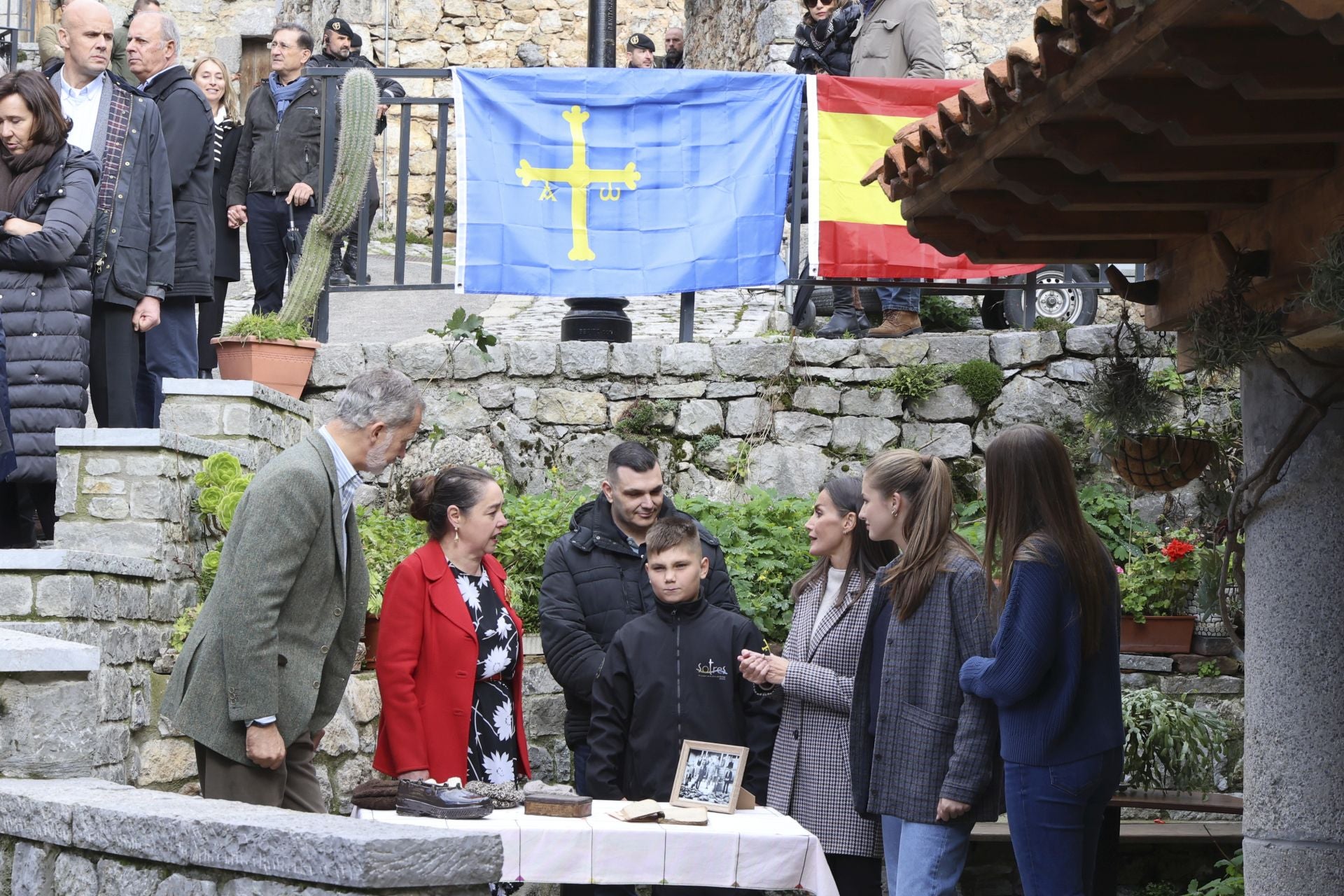 Sotres, pletórico: la visita real al Pueblo Ejemplar de Asturias, en imágenes