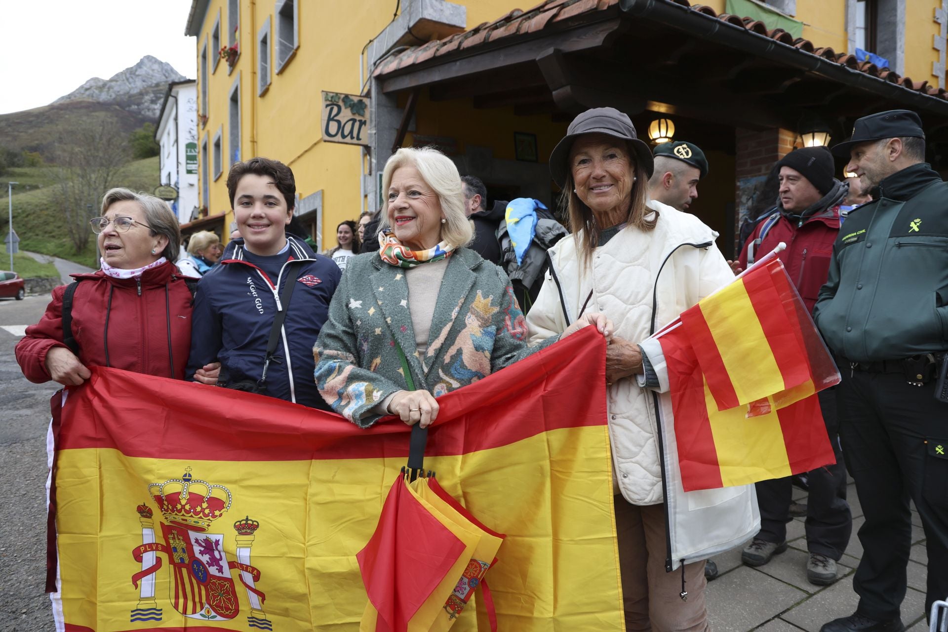 Sotres, pletórico: la visita real al Pueblo Ejemplar de Asturias, en imágenes