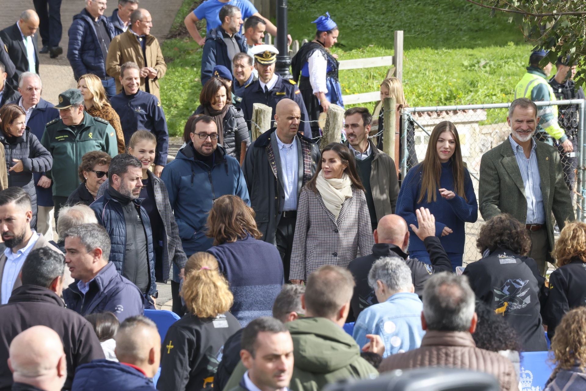 Sotres, pletórico: la visita real al Pueblo Ejemplar de Asturias, en imágenes