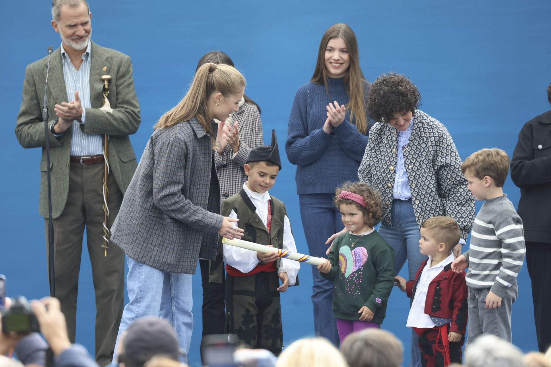 Sotres, pletórico: la visita real al Pueblo Ejemplar de Asturias, en imágenes