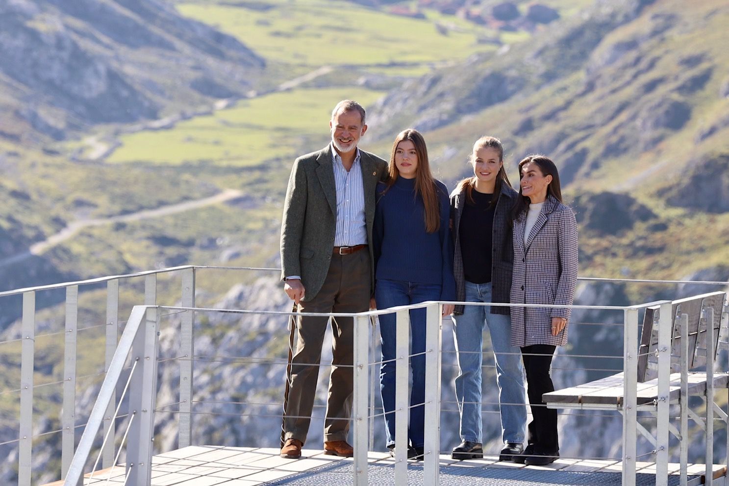 Sotres, pletórico: la visita real al Pueblo Ejemplar de Asturias, en imágenes