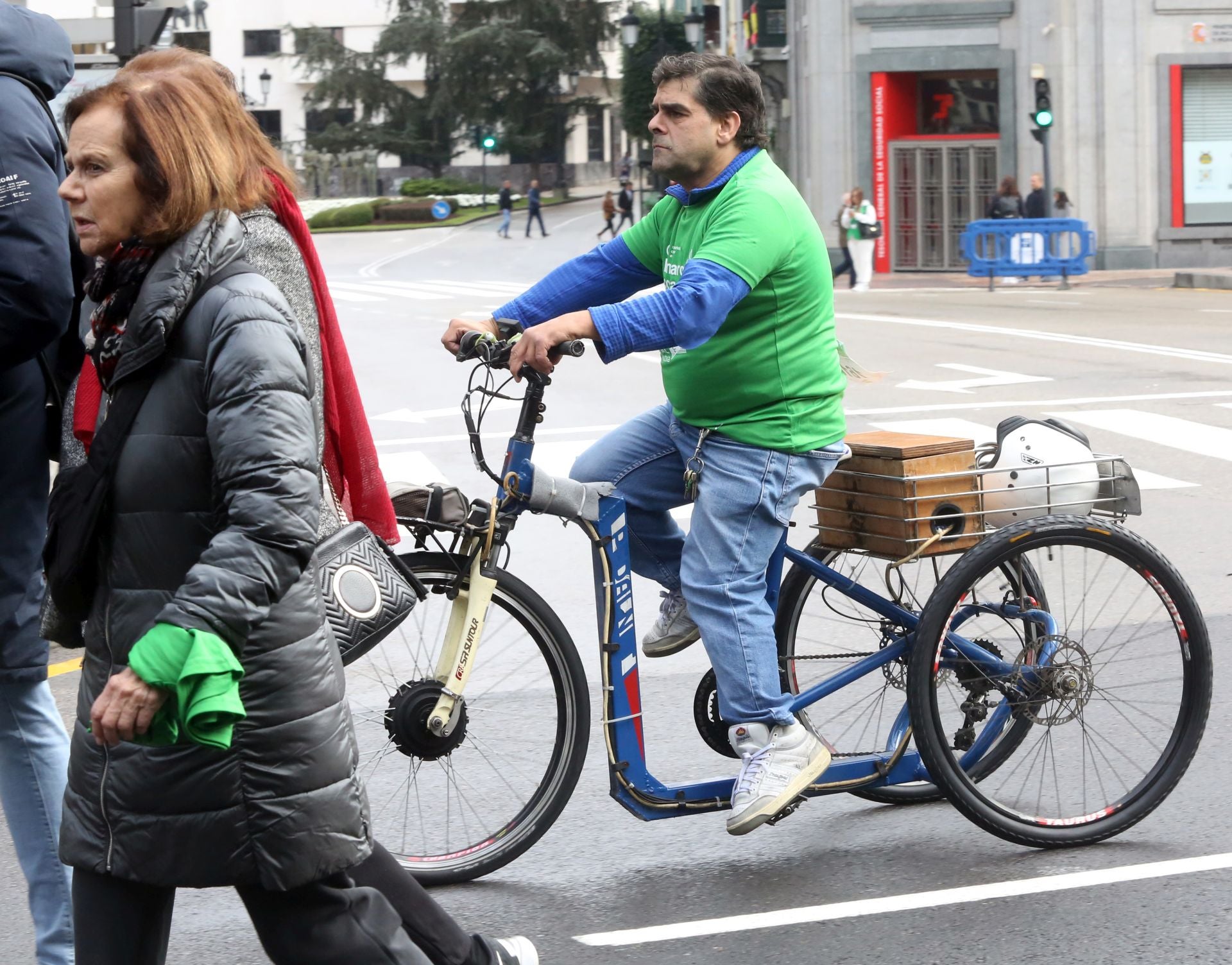 Oviedo se tiñe de verde contra el cáncer