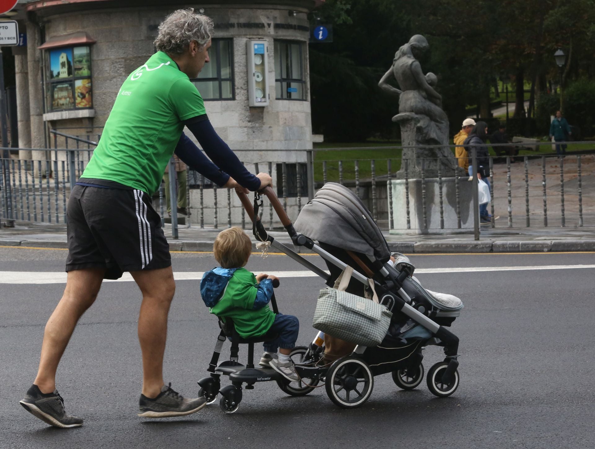 Oviedo se tiñe de verde contra el cáncer