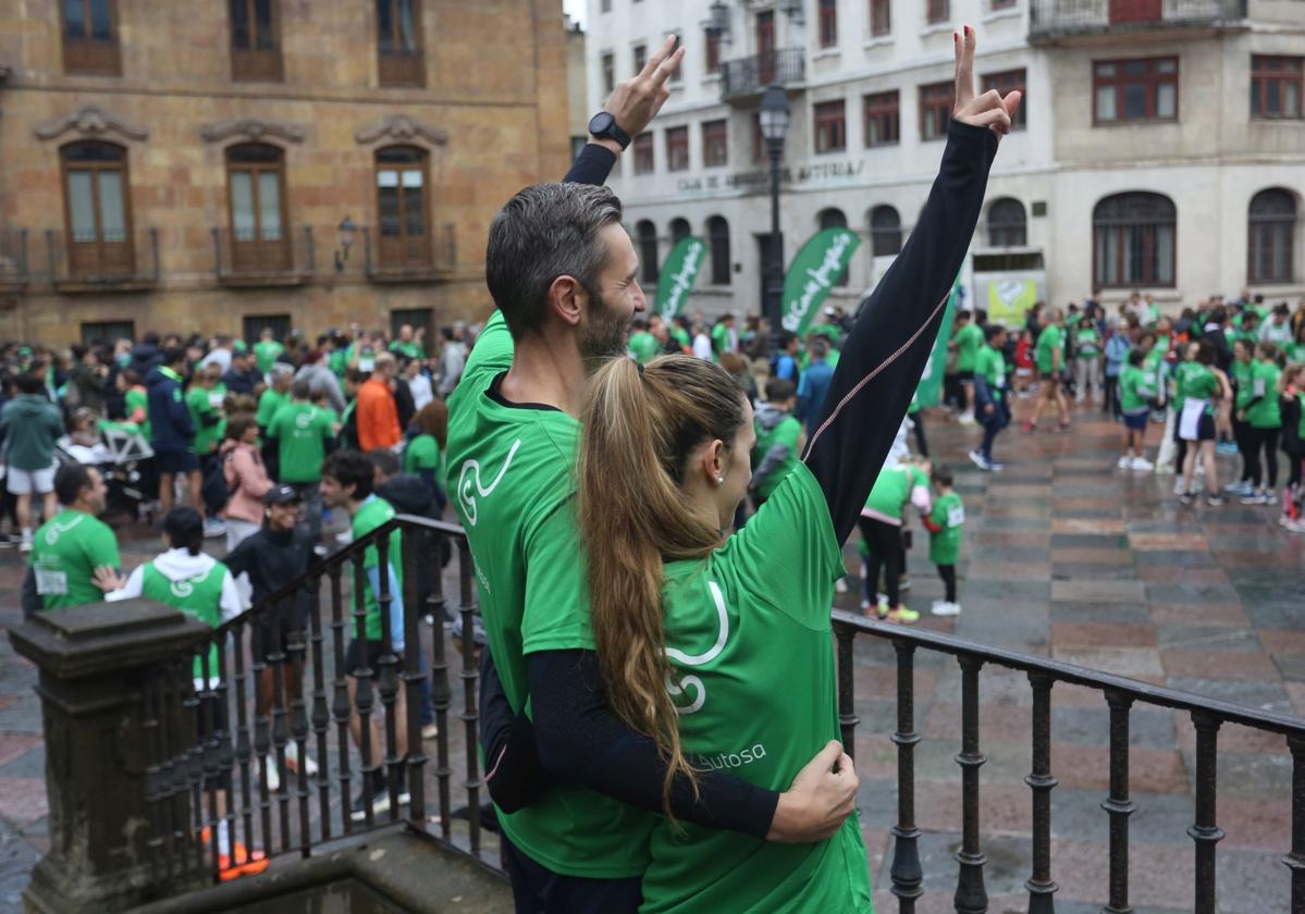 Oviedo se tiñe de verde contra el cáncer