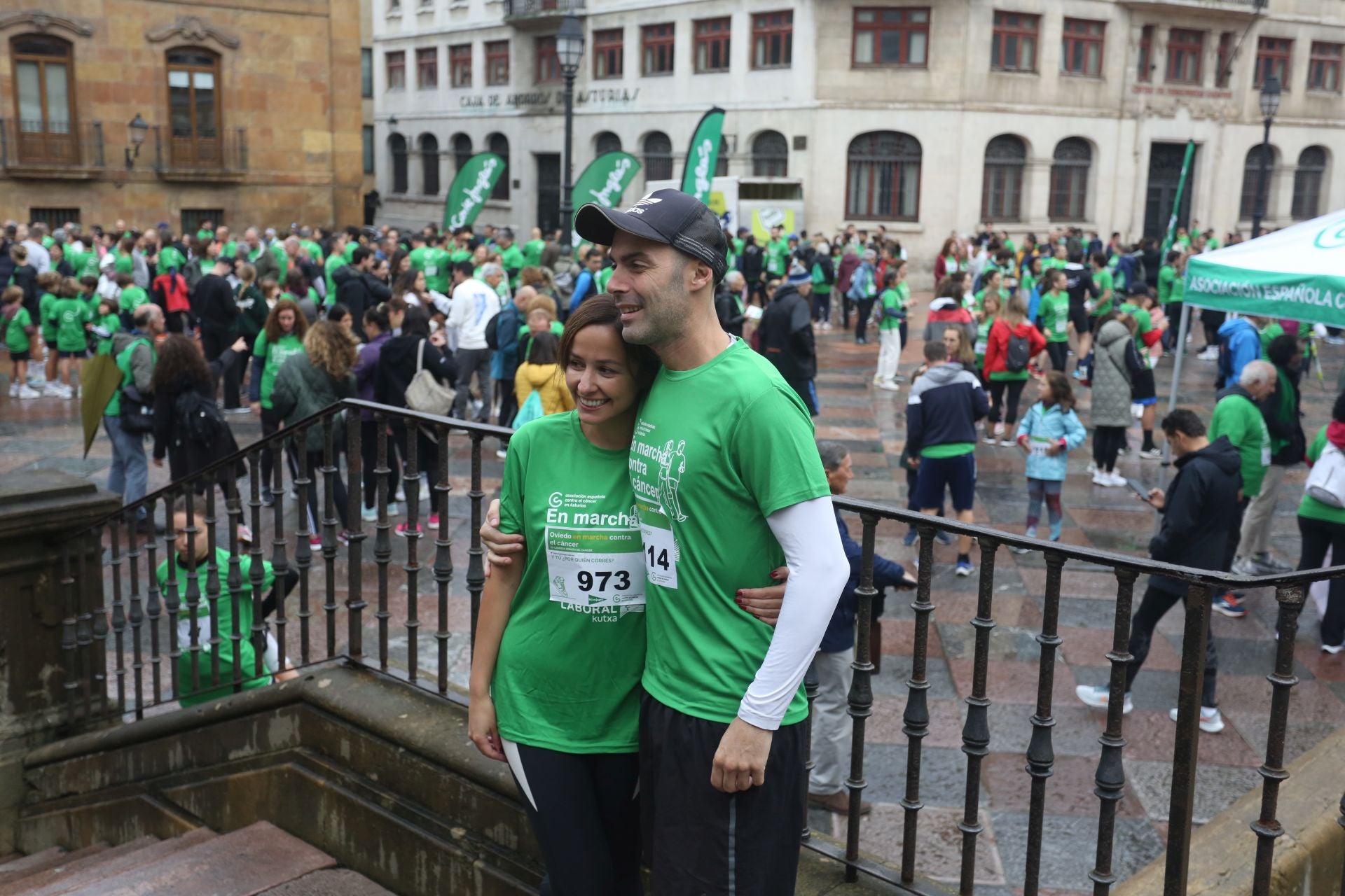 Oviedo se tiñe de verde contra el cáncer