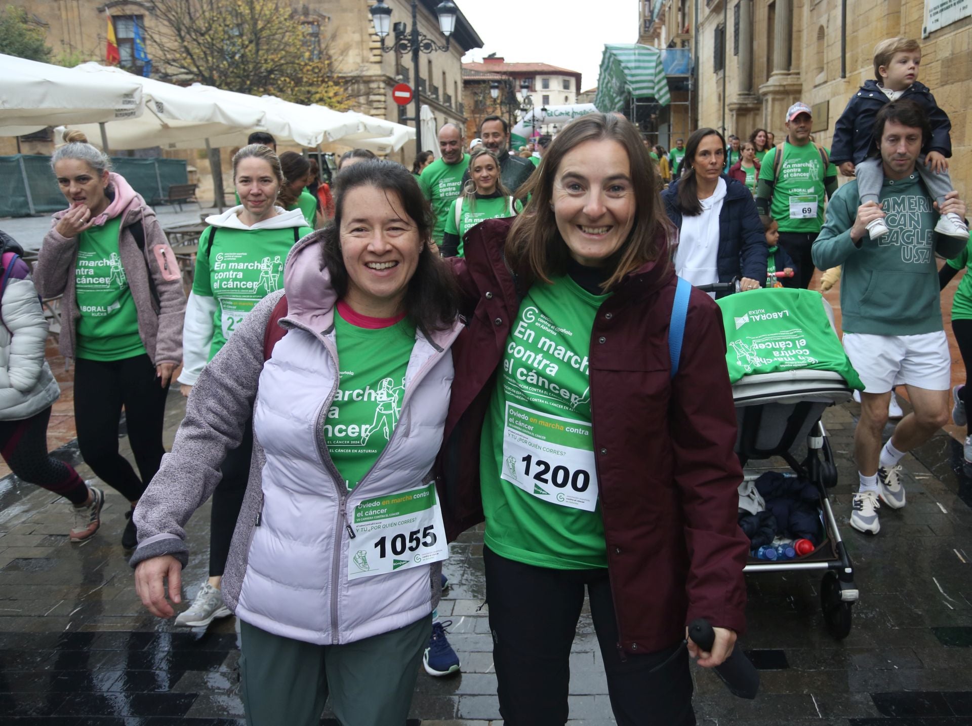 Oviedo se tiñe de verde contra el cáncer