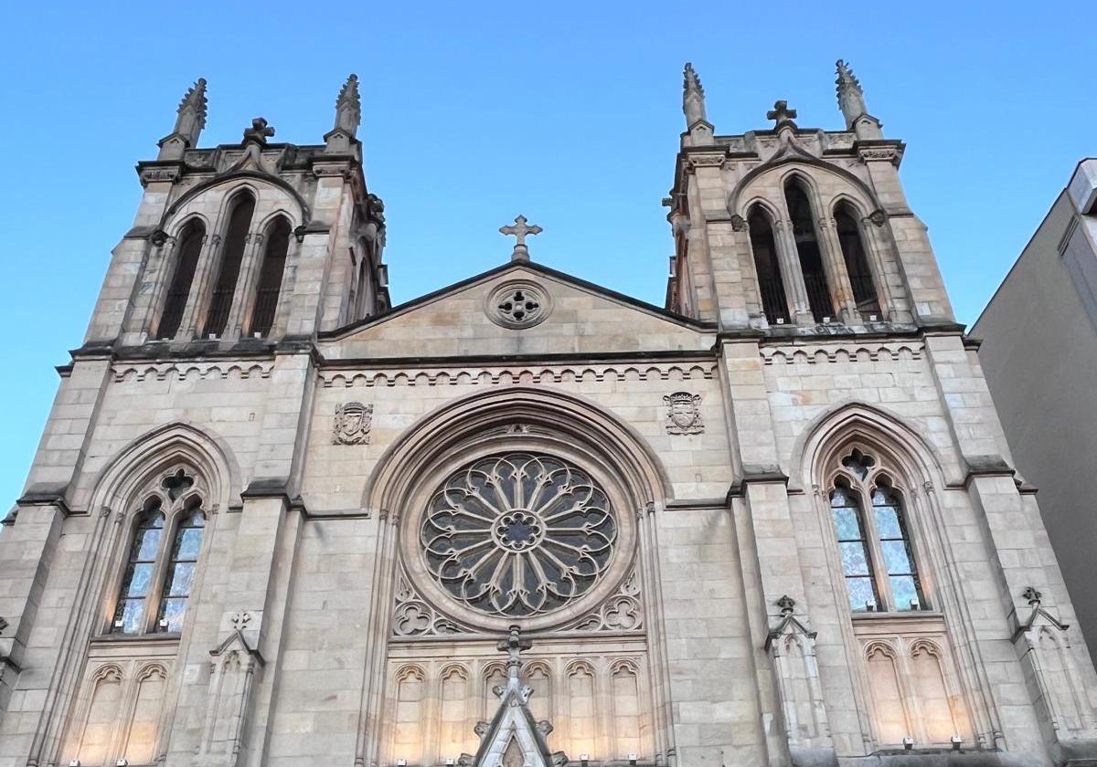 La iglesia de San Lorenzo, en Gijón, reabre tras un cambio de cara