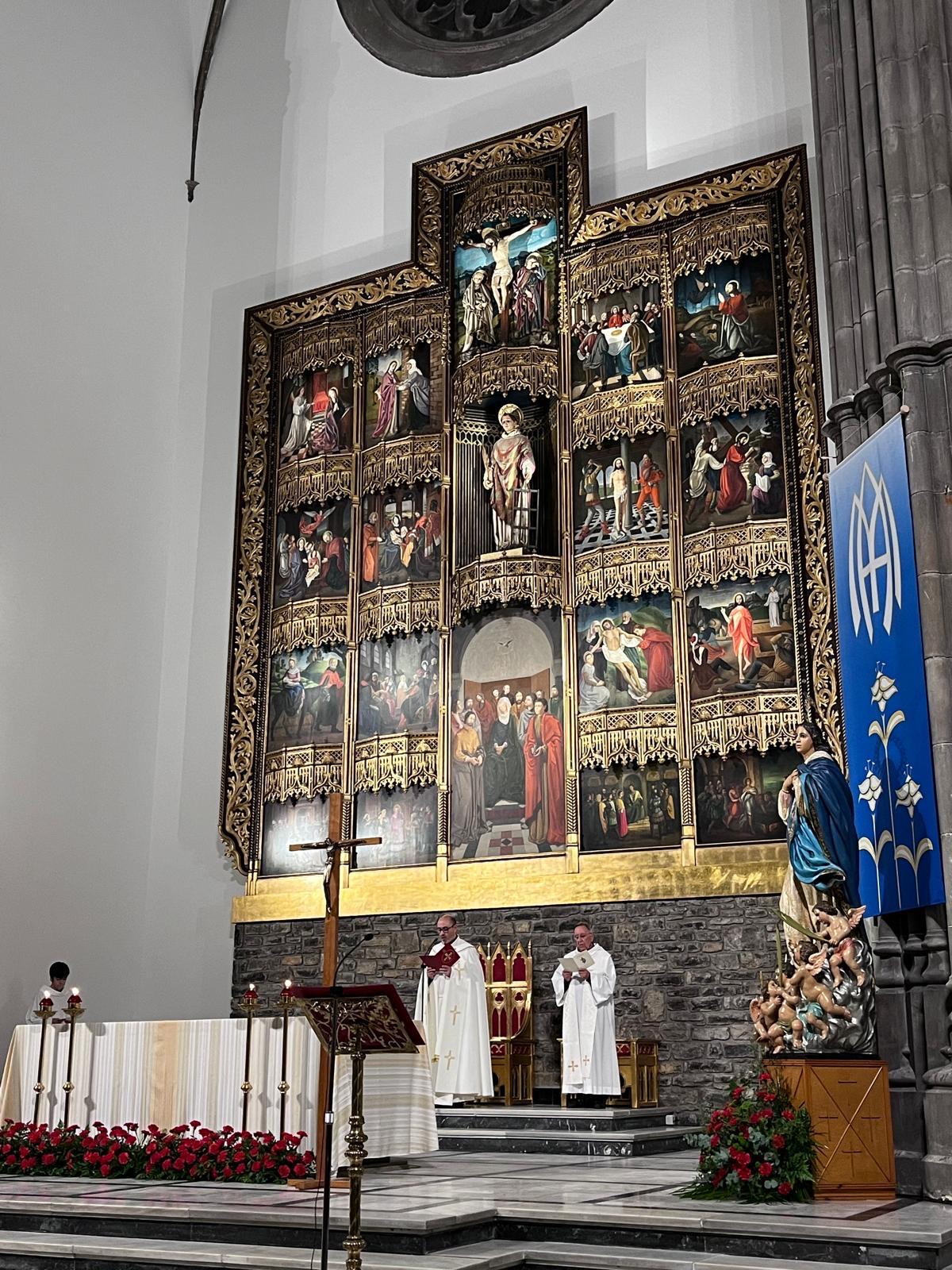 La iglesia de San Lorenzo, en Gijón, reabre tras un cambio de cara