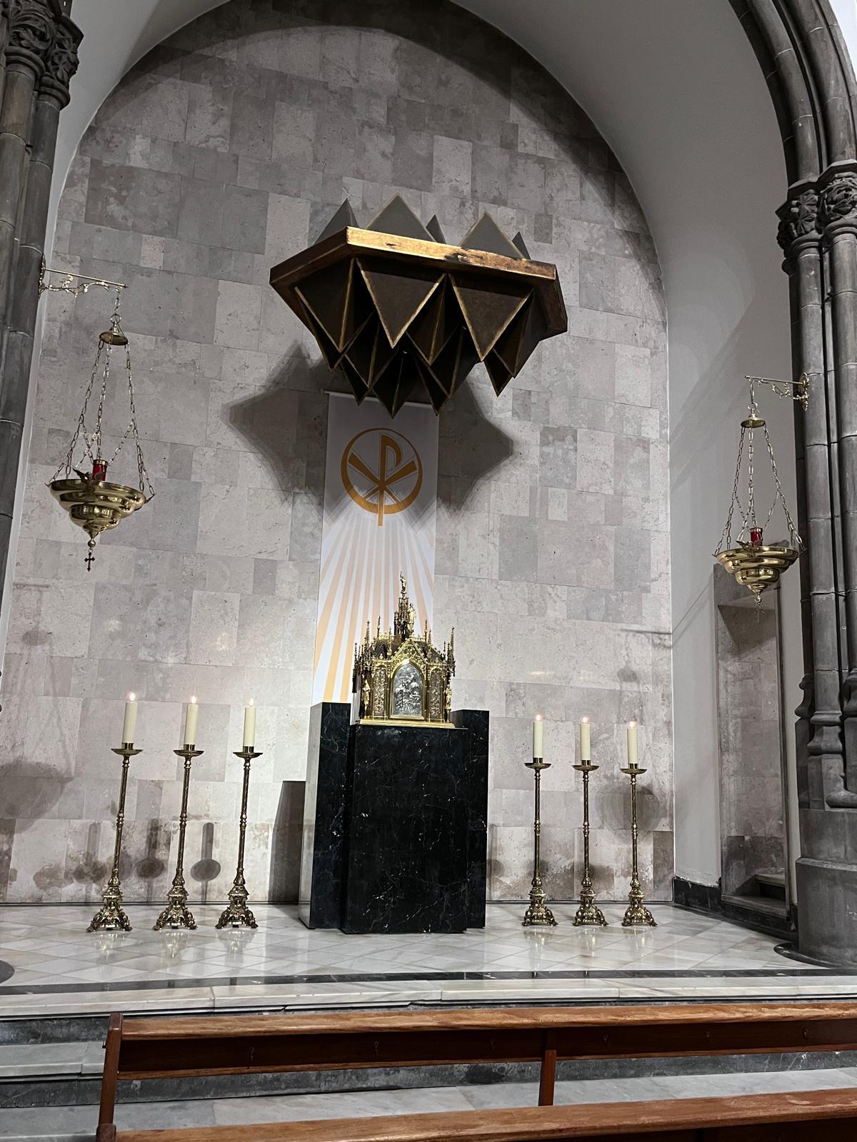 La iglesia de San Lorenzo, en Gijón, reabre tras un cambio de cara