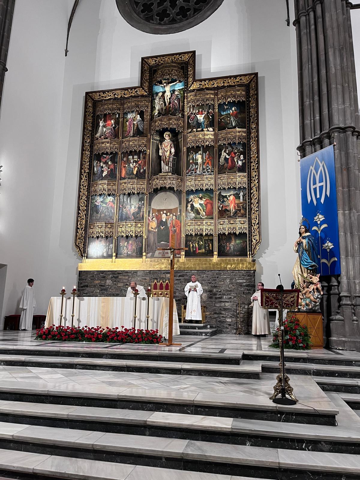 La iglesia de San Lorenzo, en Gijón, reabre tras un cambio de cara