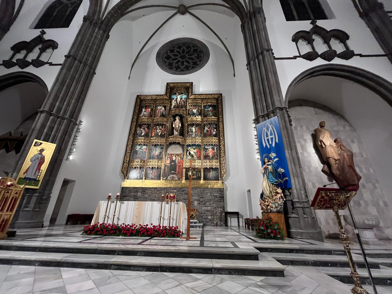 La iglesia de San Lorenzo, en Gijón, reabre tras un cambio de cara