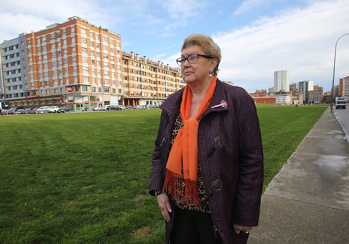 Tina Alonso, en una imagen de 2017, al lado de la zona verde del 'solarón'.