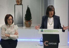 La gerente de Cogersa, Paz Orviz, y la consejera de Transición Ecológica, Nieves Roqueñí.