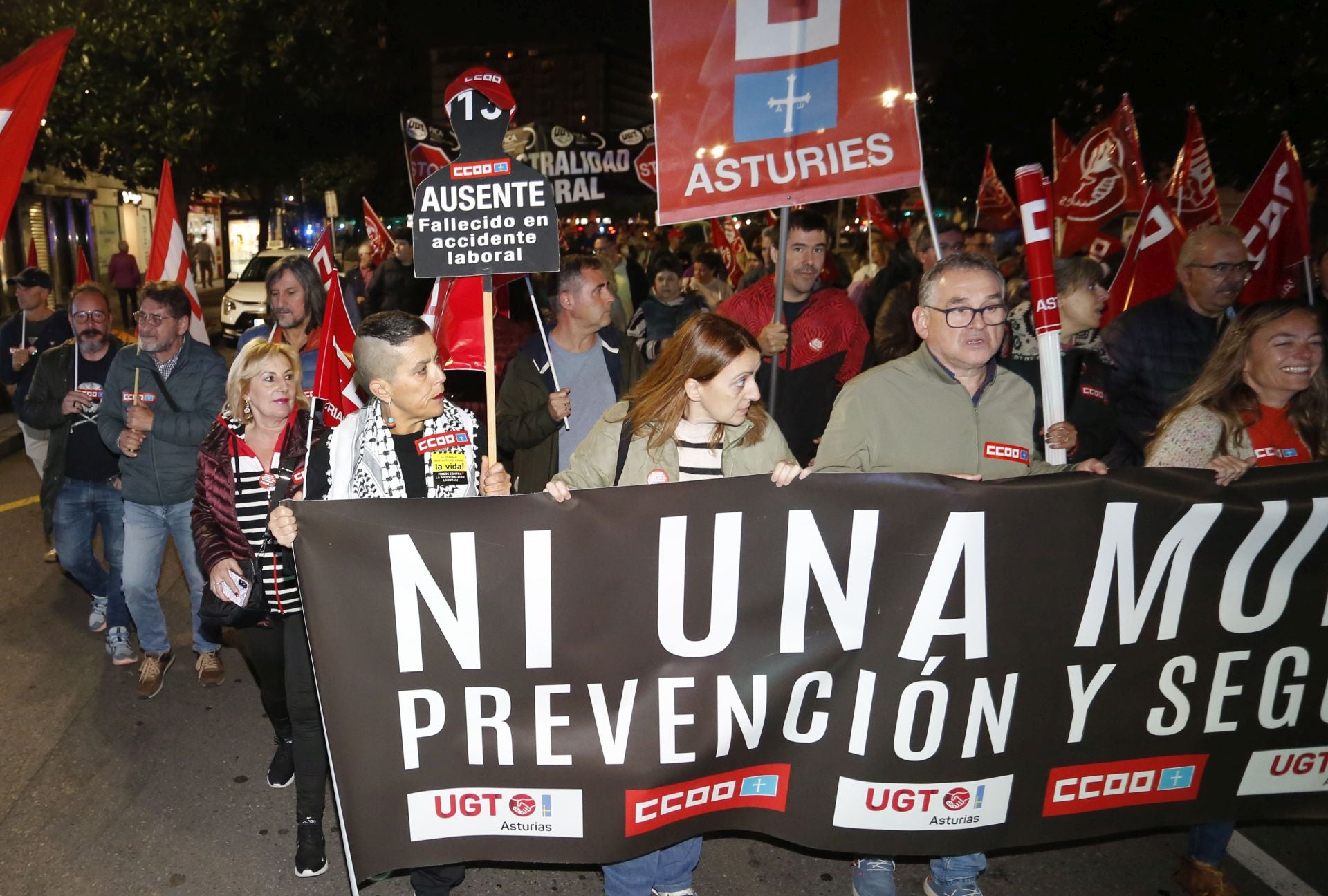 Las imágenes que deja la manifestación contra la siniestralidad laboral en Asturias