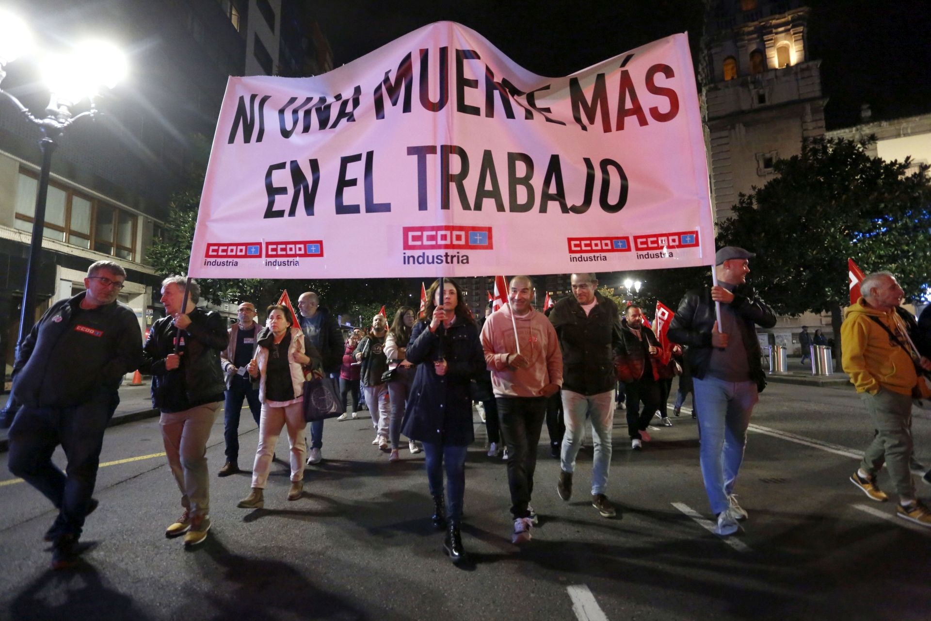 Las imágenes que deja la manifestación contra la siniestralidad laboral en Asturias