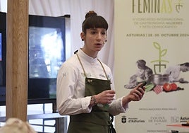 La cocinera del restaurante Ansils, Iris Jordán, cocinó esturión.