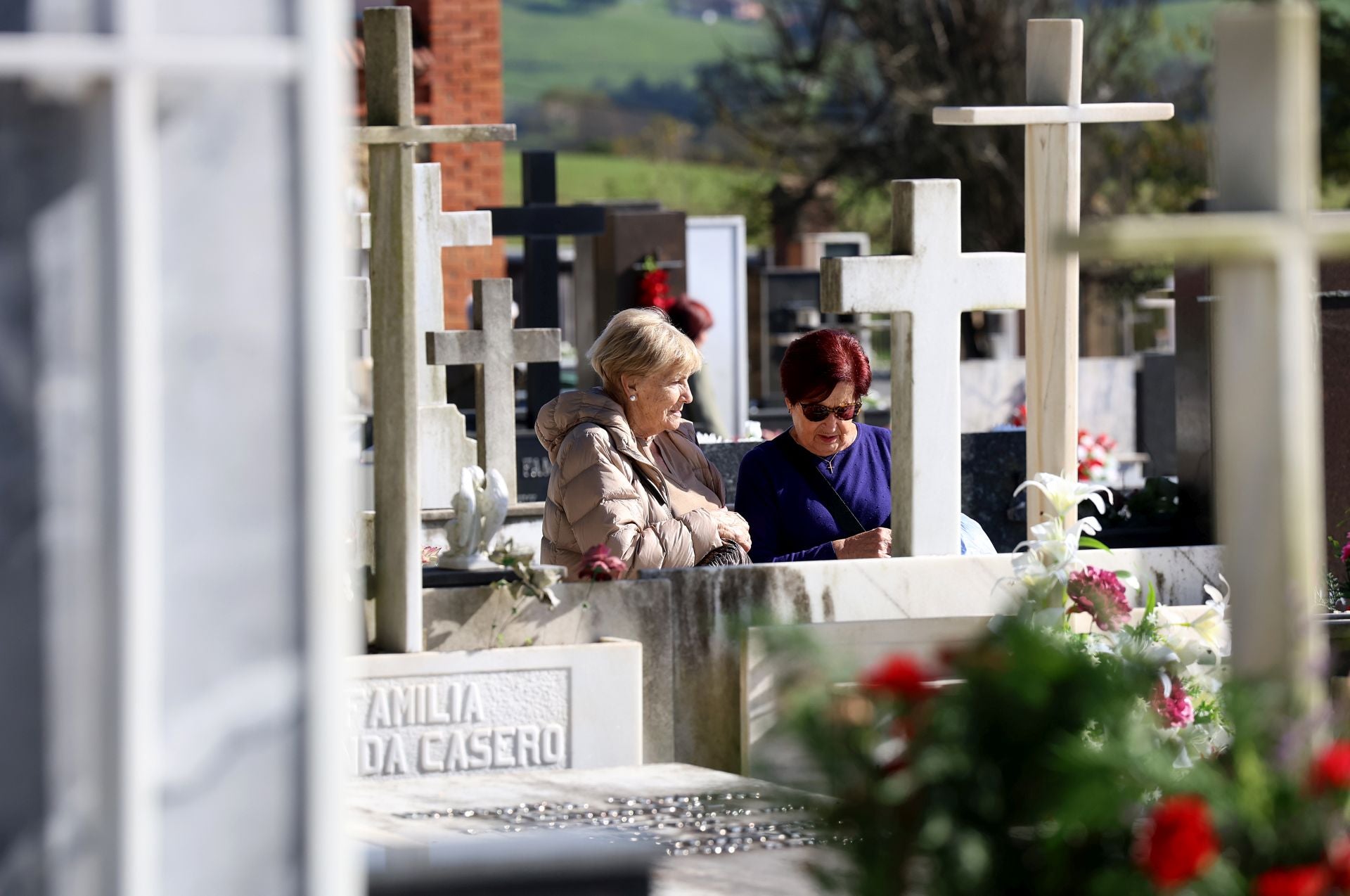 En fotos: Así ha sido la jornada de recuerdo en los cementerios asturianos