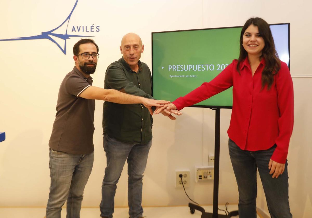 David García, Agustín Medina y Raquel Ruiz López expresan la satisfacción de sus partidos por el presupuesto de Avilés por 2025.