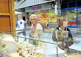 El Mercado del Azabache permanecerá en Gil de Jaz, en Oviedo, hasta el domingo.