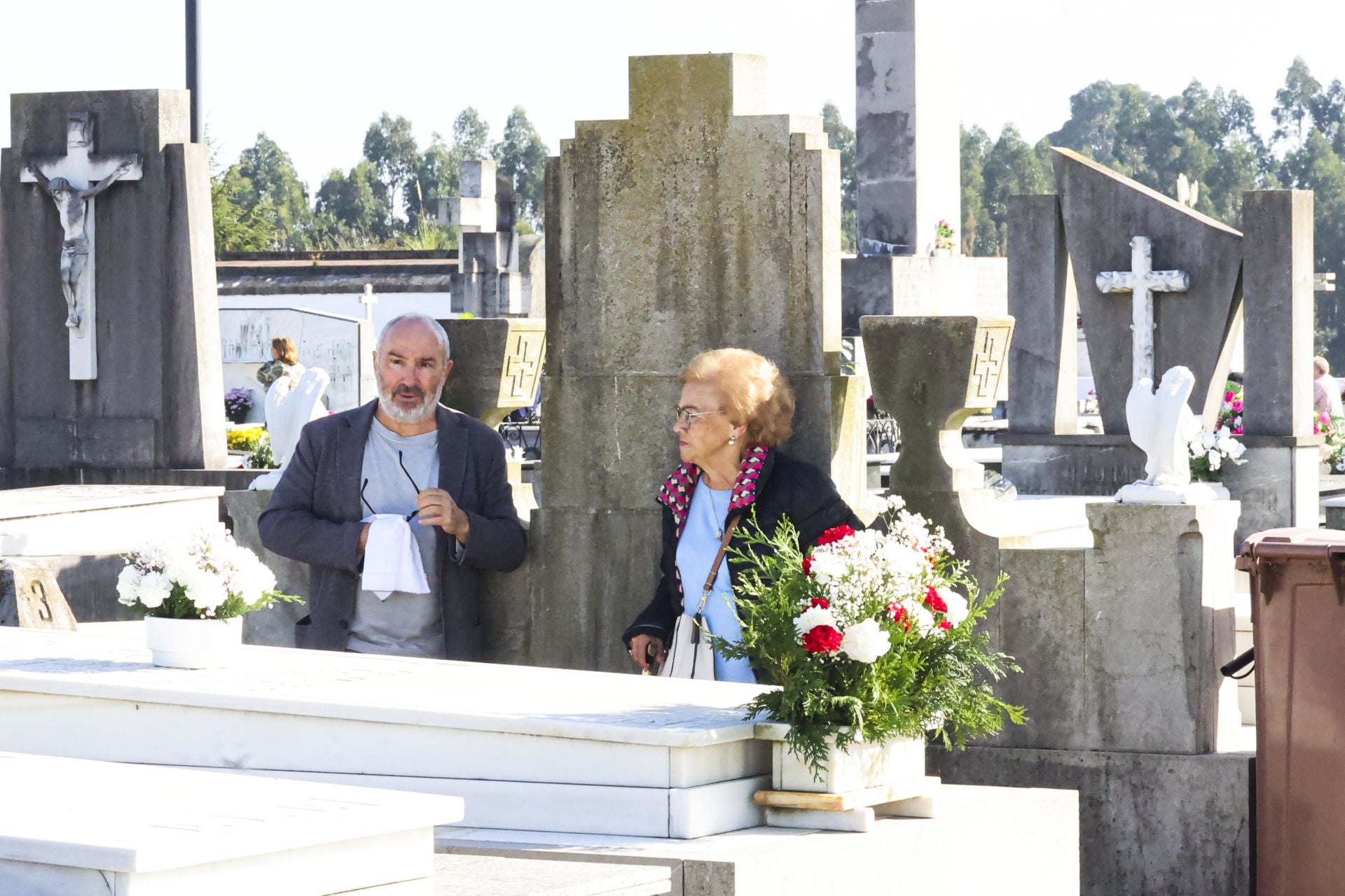 En fotos: Así ha sido la jornada de recuerdo en los cementerios asturianos