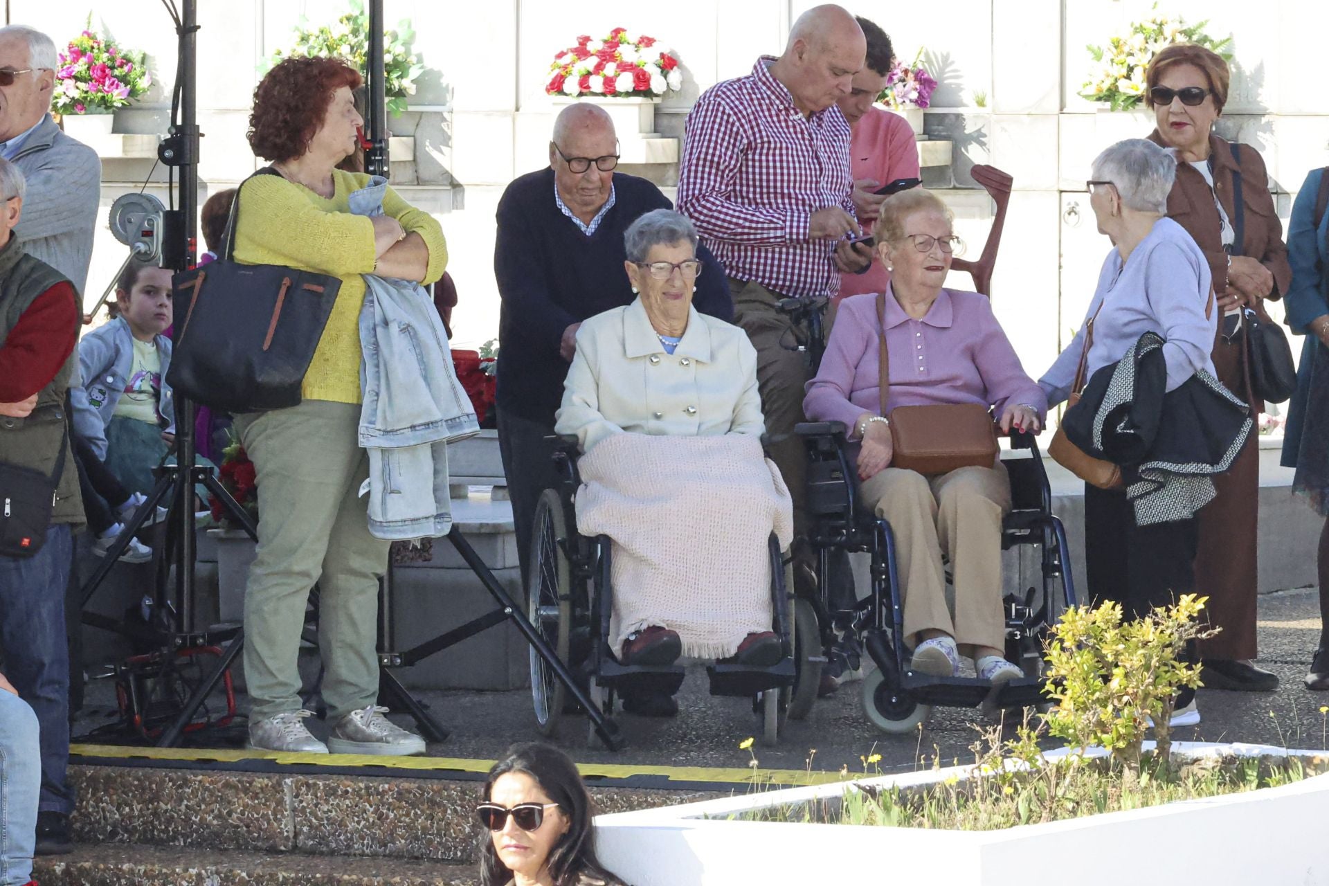 En fotos: Así ha sido la jornada de recuerdo en los cementerios asturianos