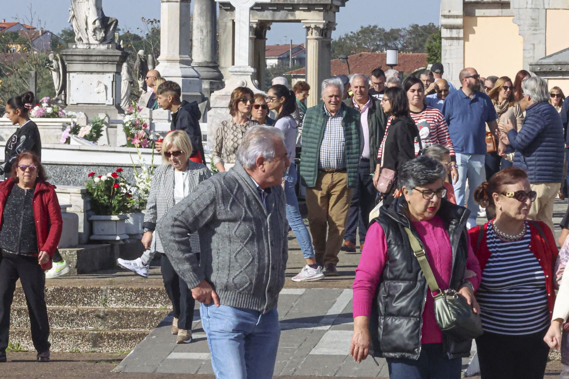 En fotos: Así ha sido la jornada de recuerdo en los cementerios asturianos