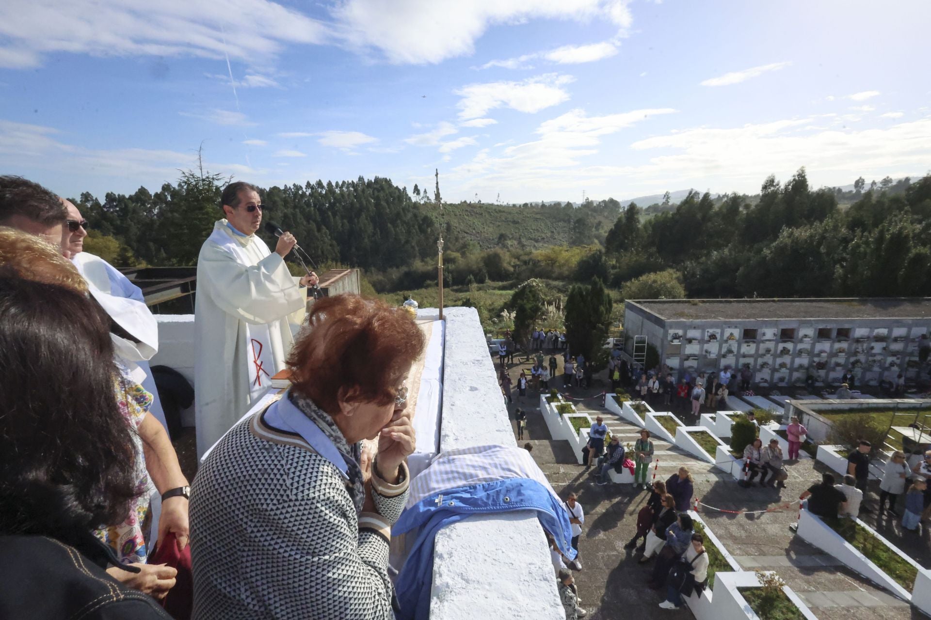 En fotos: Así ha sido la jornada de recuerdo en los cementerios asturianos