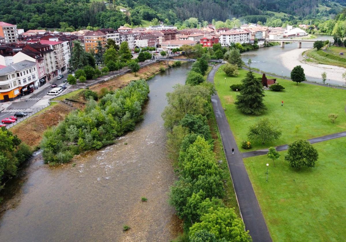 La confluencia del río Piloña y el río Sella en Arriondas está calificada de riesgo extremo.