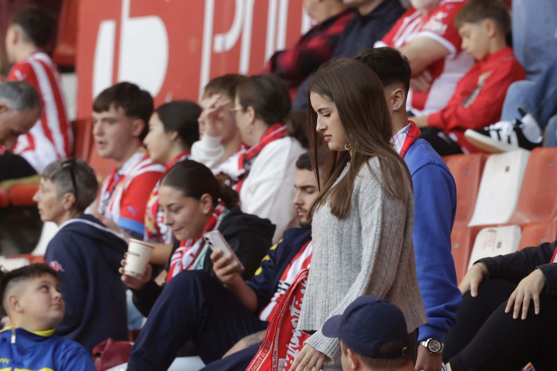 Fotos: ¿Estuviste en el Sporting - Cádiz en El Molinón? ¡Búscate!