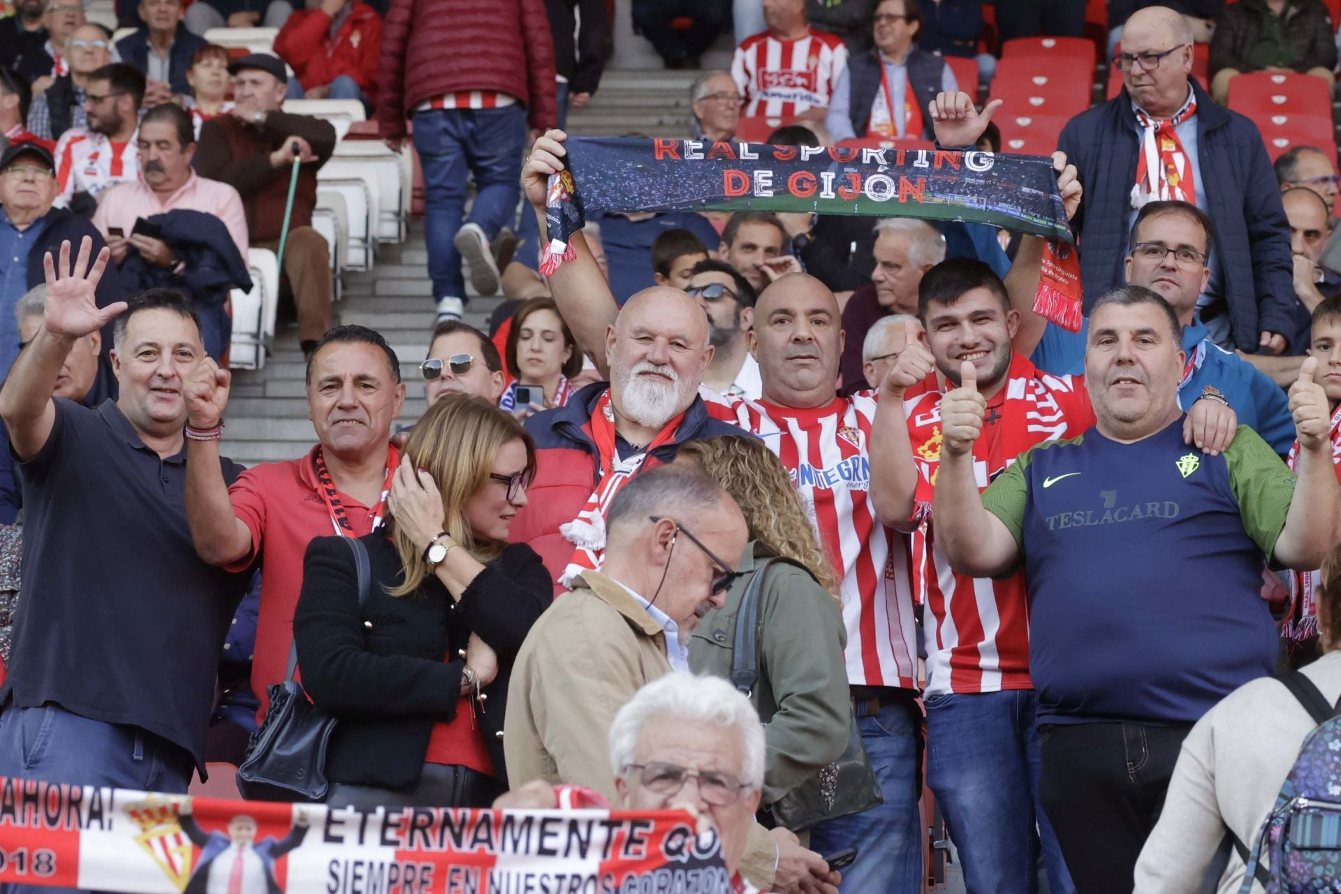 Fotos: ¿Estuviste en el Sporting - Cádiz en El Molinón? ¡Búscate!