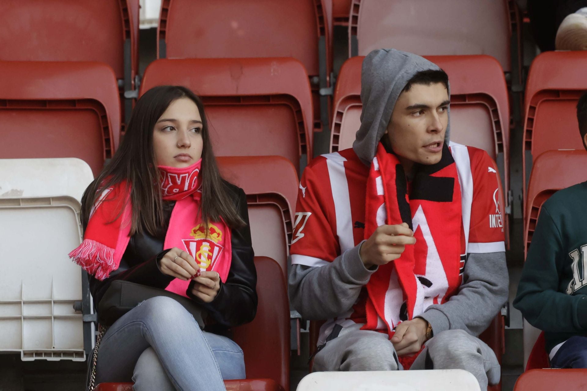 Fotos: ¿Estuviste en el Sporting - Cádiz en El Molinón? ¡Búscate!