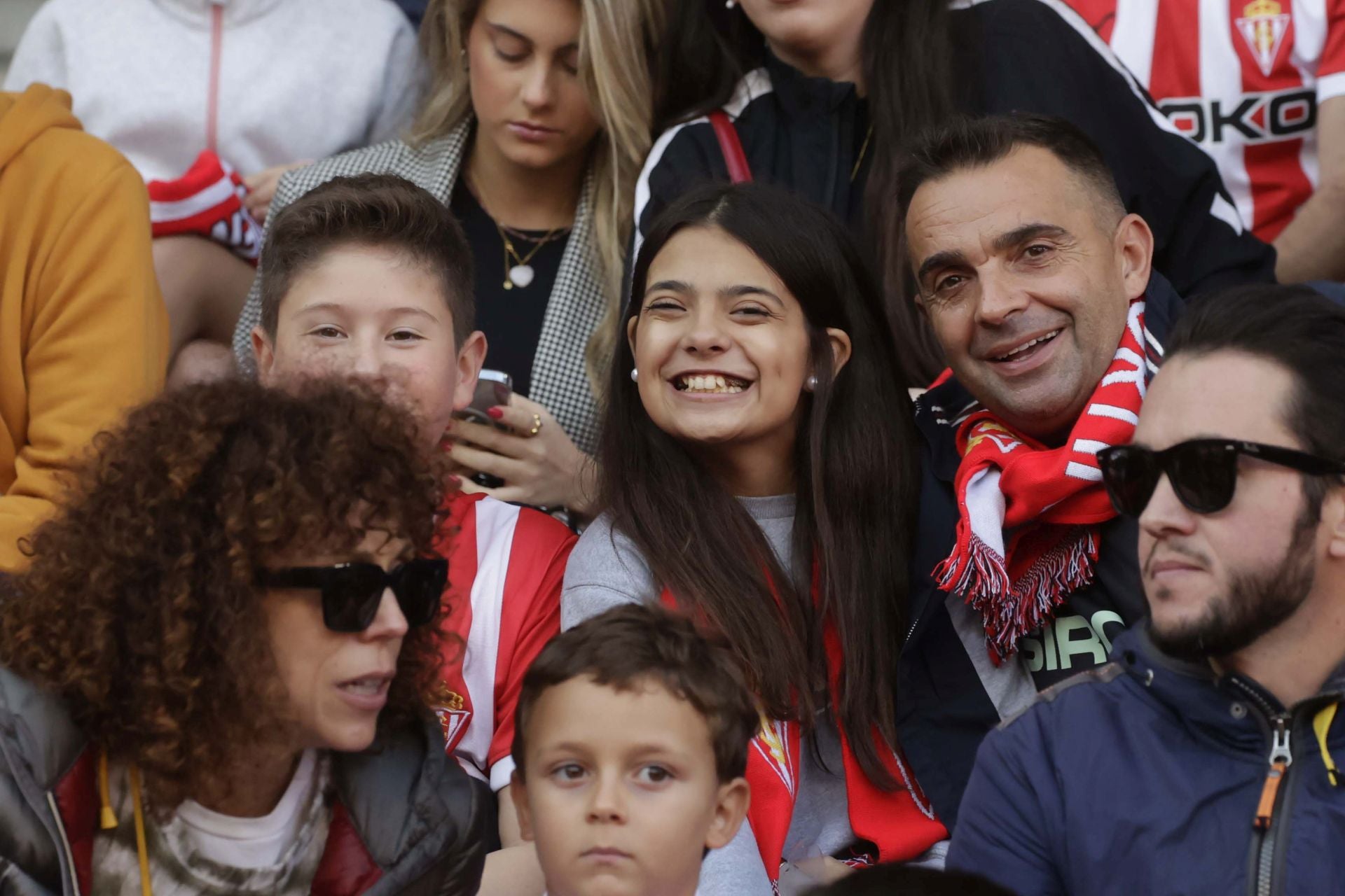 Fotos: ¿Estuviste en el Sporting - Cádiz en El Molinón? ¡Búscate!