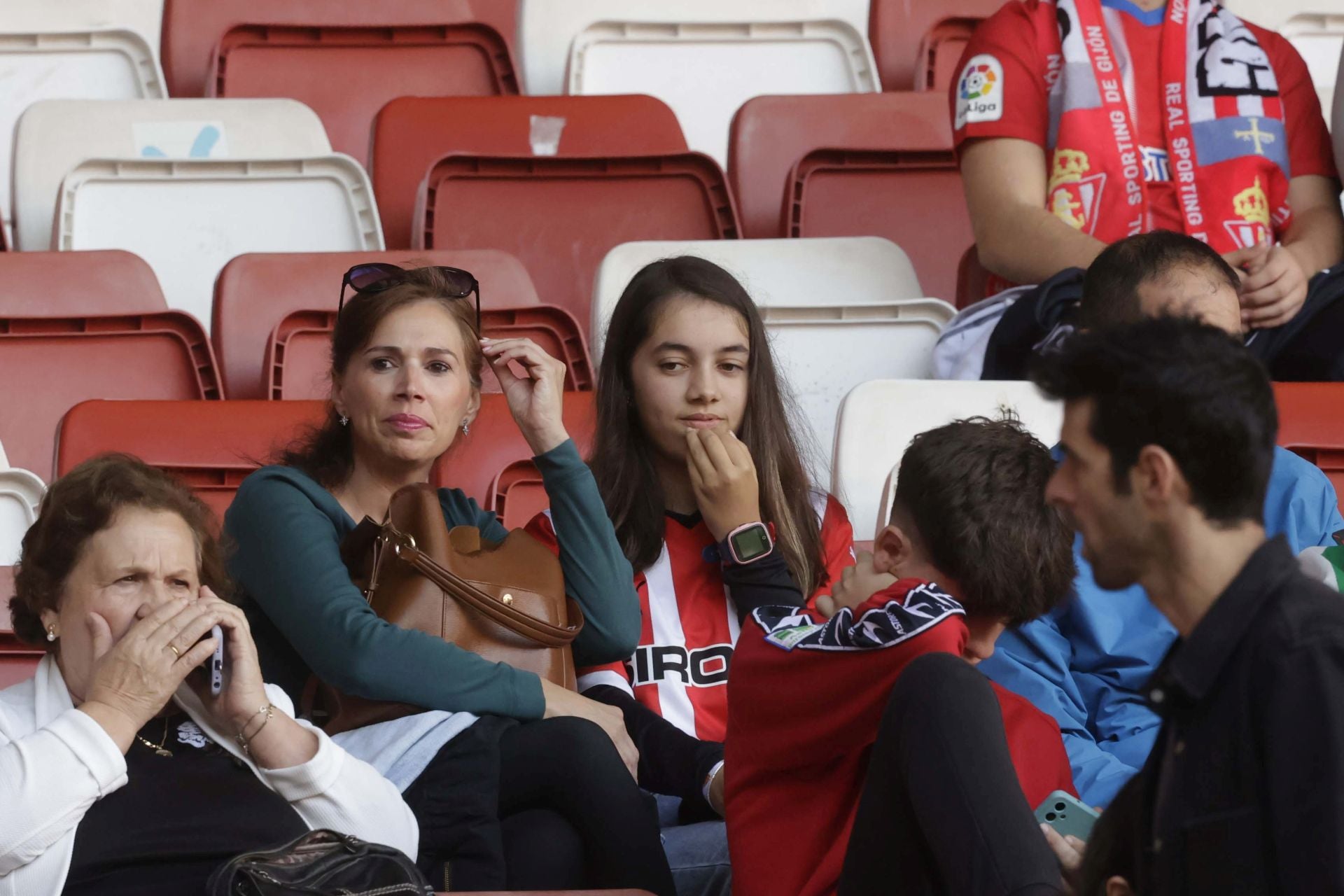 Fotos: ¿Estuviste en el Sporting - Cádiz en El Molinón? ¡Búscate!