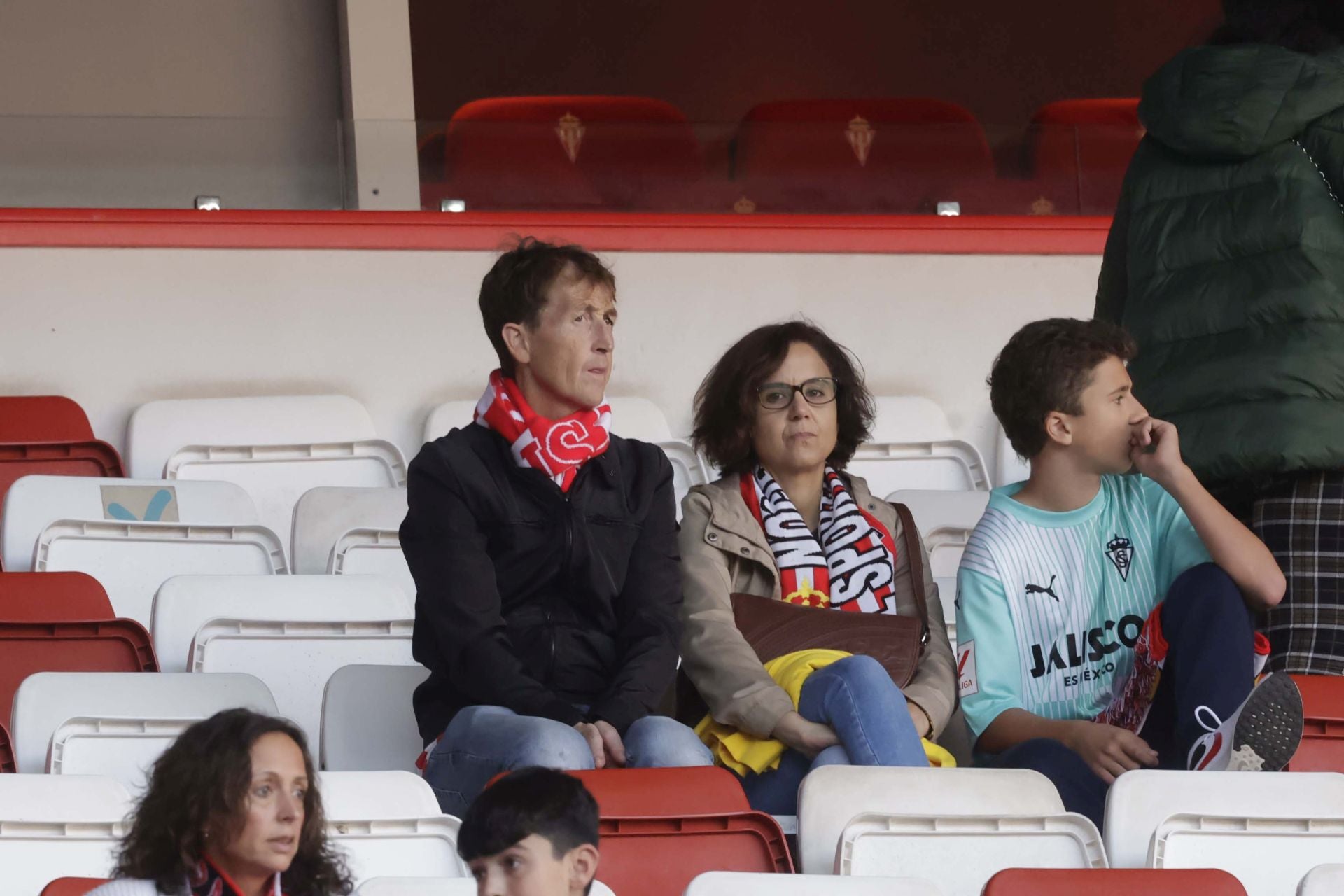 Fotos: ¿Estuviste en el Sporting - Cádiz en El Molinón? ¡Búscate!