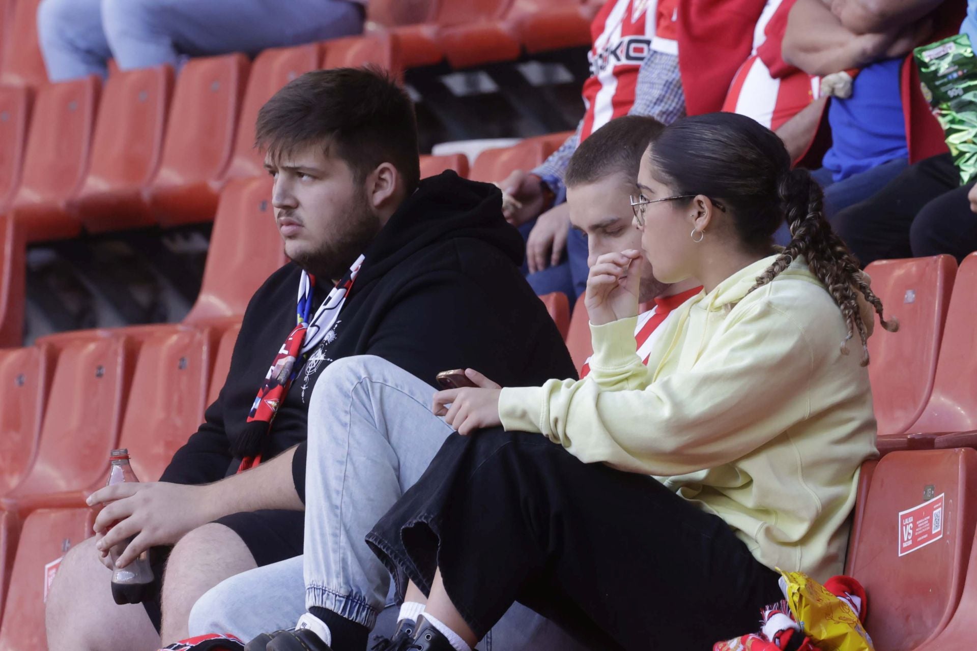 Fotos: ¿Estuviste en el Sporting - Cádiz en El Molinón? ¡Búscate!