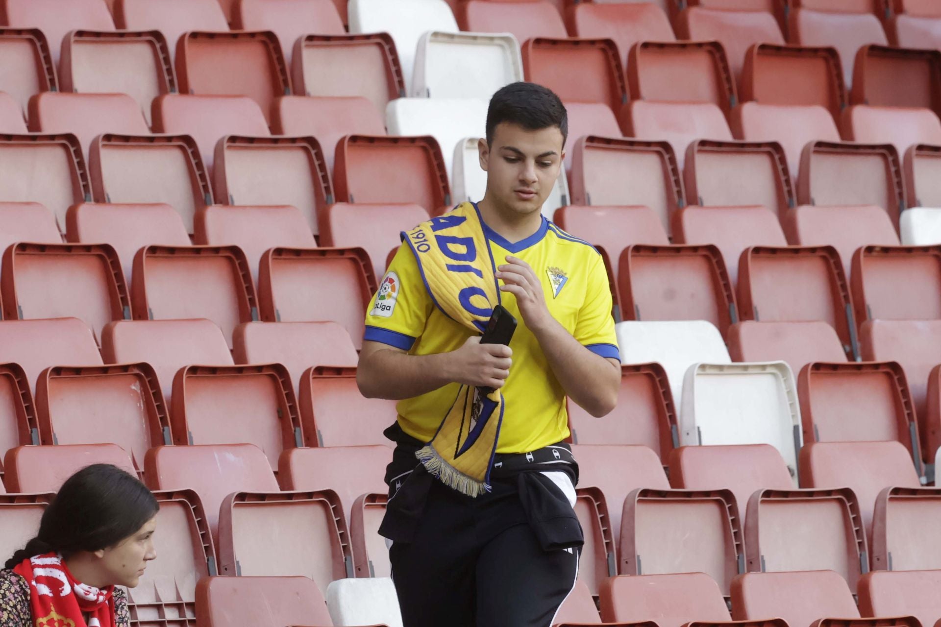 Fotos: ¿Estuviste en el Sporting - Cádiz en El Molinón? ¡Búscate!