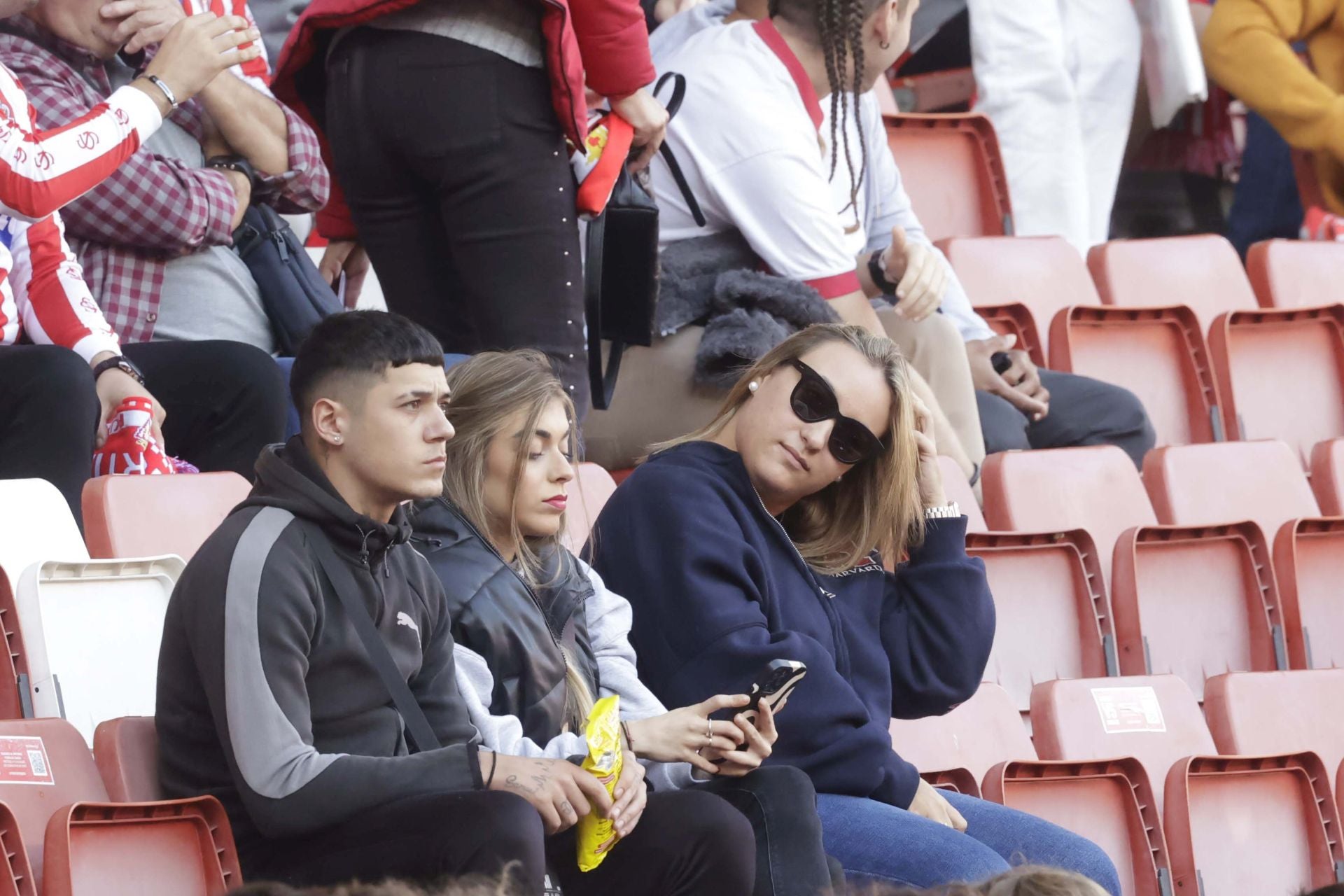 Fotos: ¿Estuviste en el Sporting - Cádiz en El Molinón? ¡Búscate!