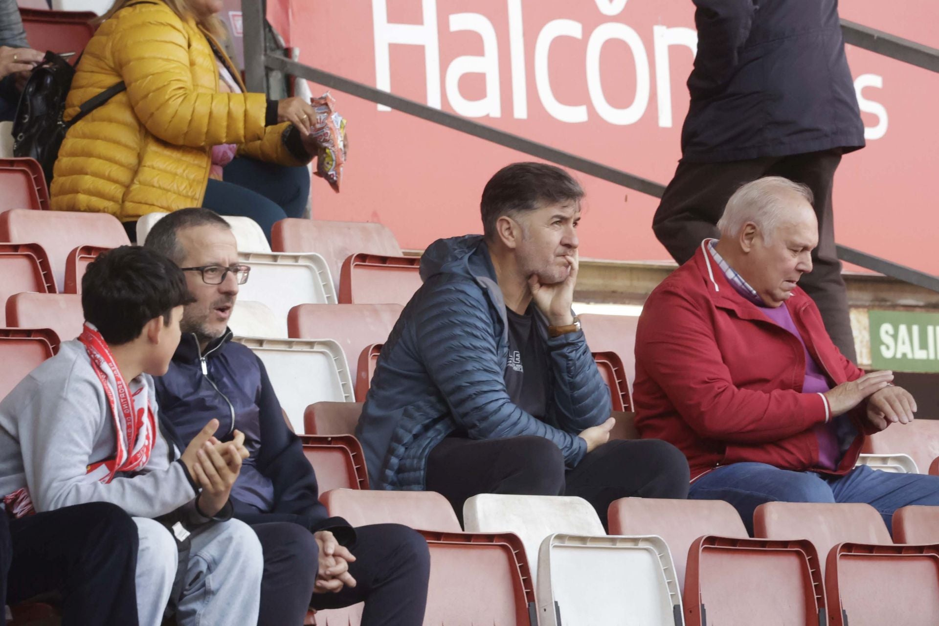 Fotos: ¿Estuviste en el Sporting - Cádiz en El Molinón? ¡Búscate!