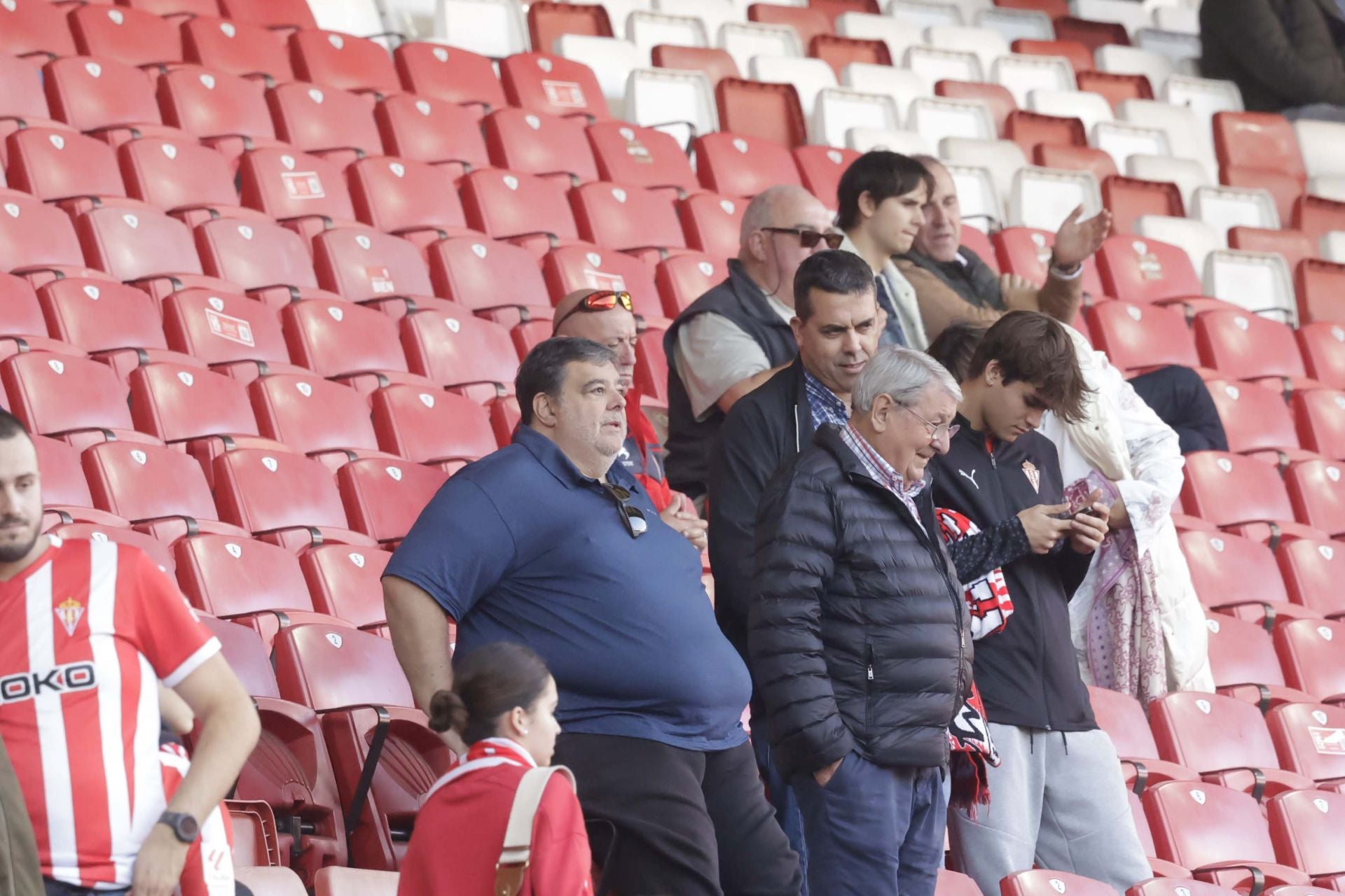 Fotos: ¿Estuviste en el Sporting - Cádiz en El Molinón? ¡Búscate!