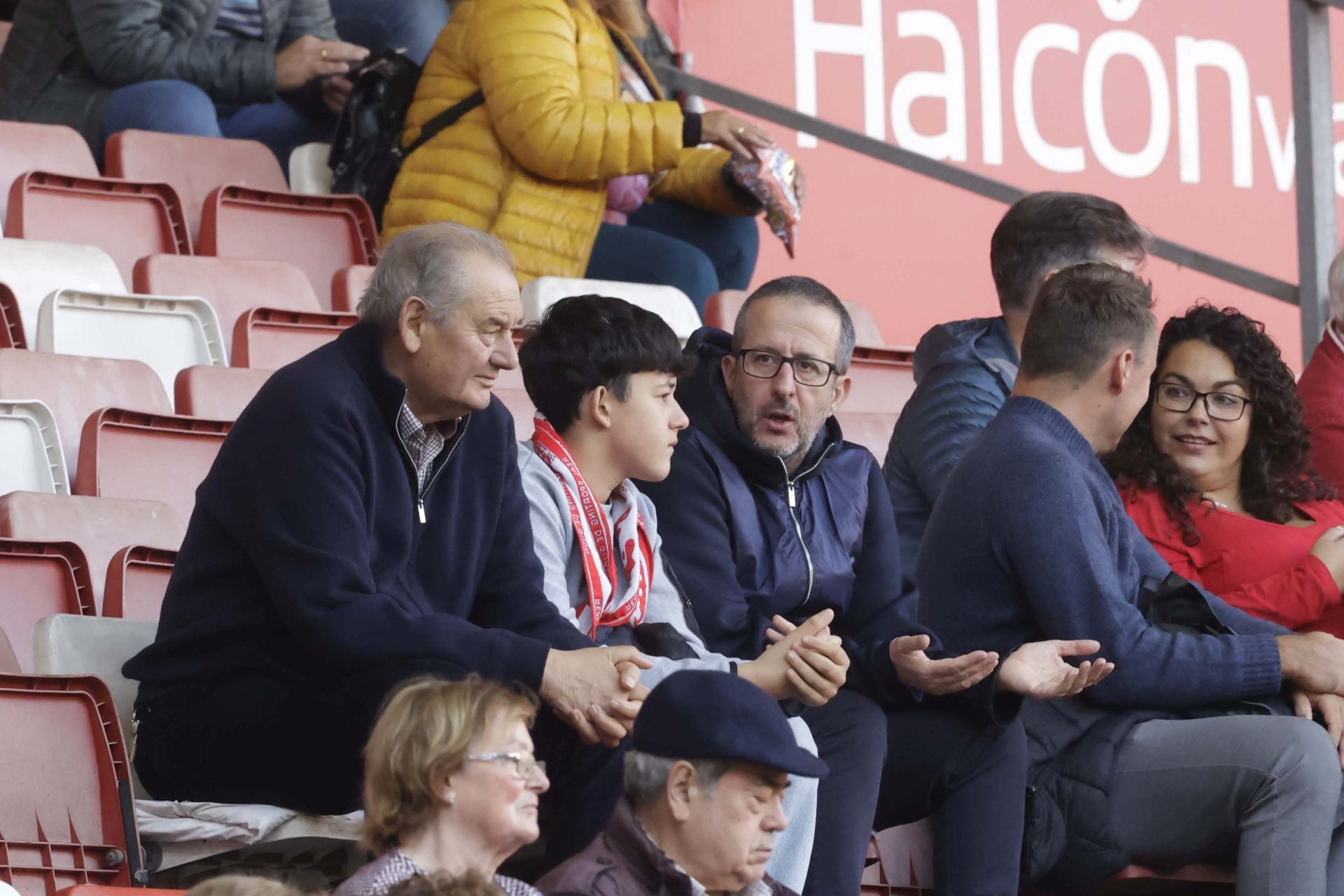 Fotos: ¿Estuviste en el Sporting - Cádiz en El Molinón? ¡Búscate!