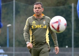 Javi Calleja, en un entrenamiento del Real Oviedo.