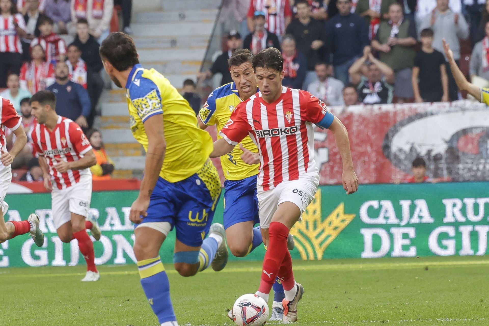 Fotos: Las mejores jugadas del Sporting de Gijón-Cádiz en El Molinón