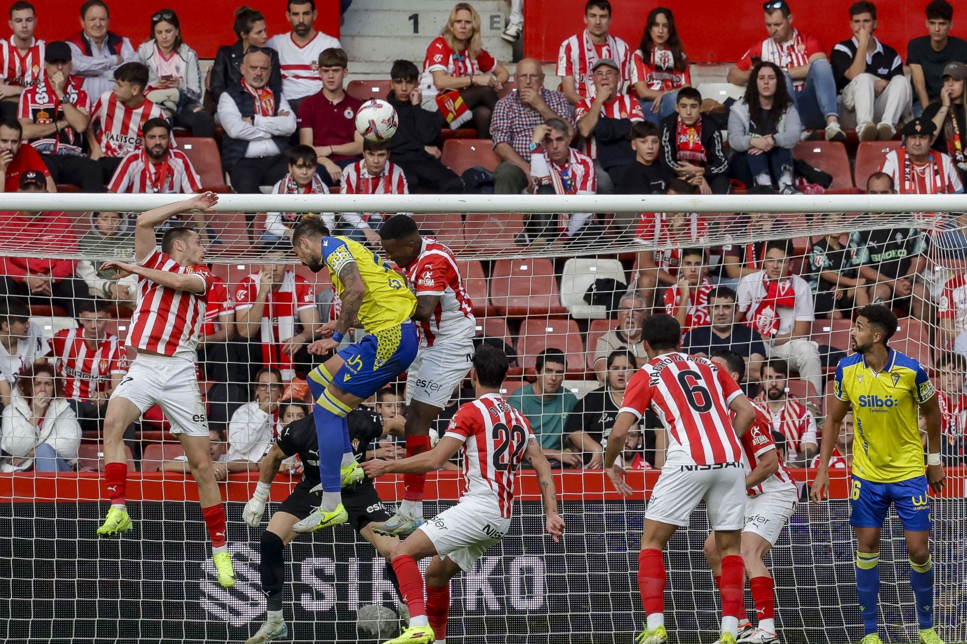 Fotos: Las mejores jugadas del Sporting de Gijón-Cádiz en El Molinón