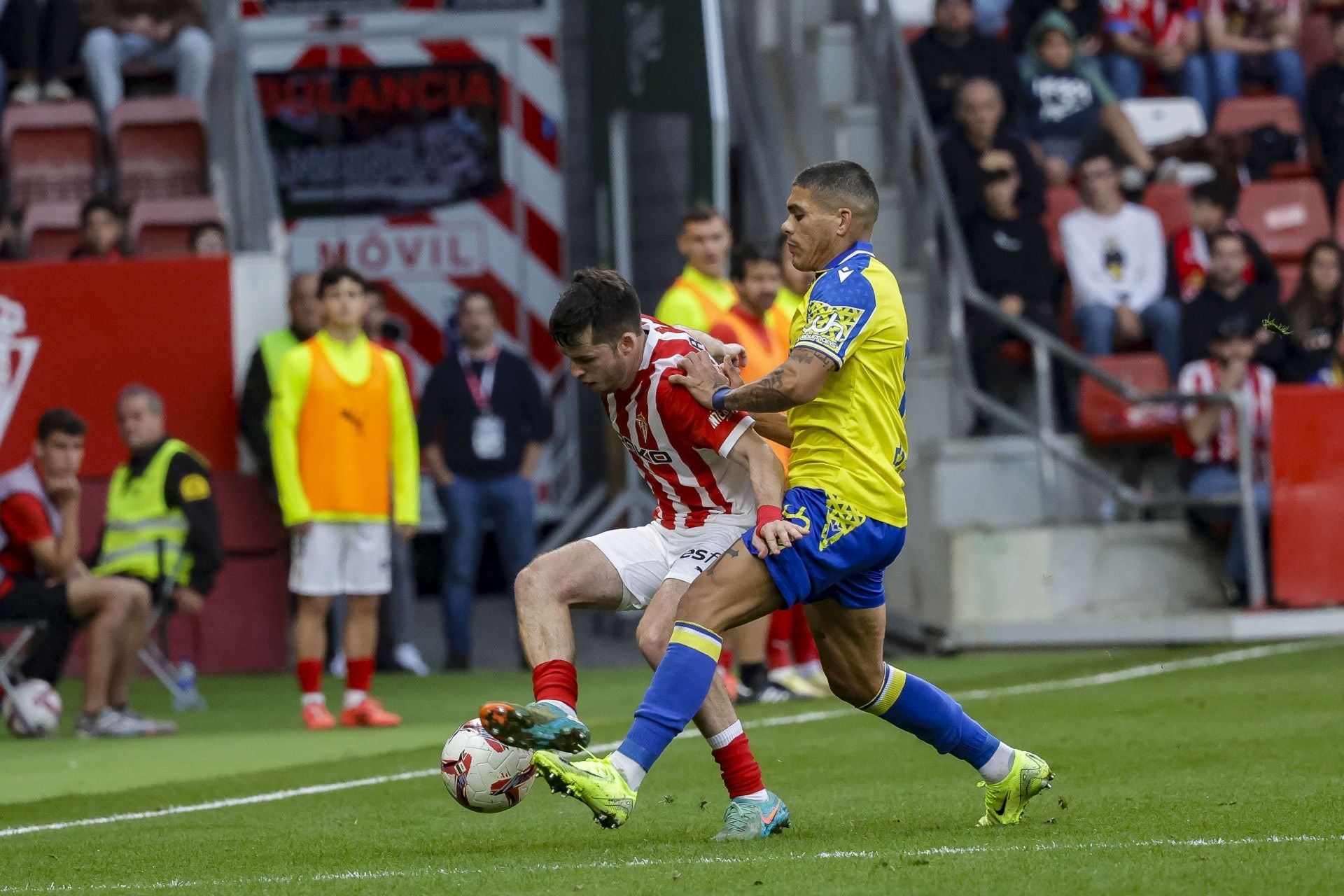 Fotos: Las mejores jugadas del Sporting de Gijón-Cádiz en El Molinón