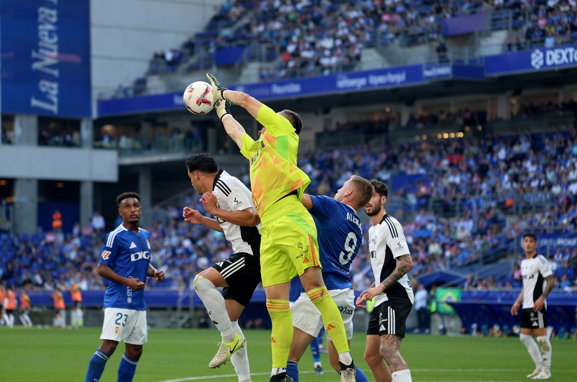 Fotos: Las jugadas del Real Oviedo-Burgos