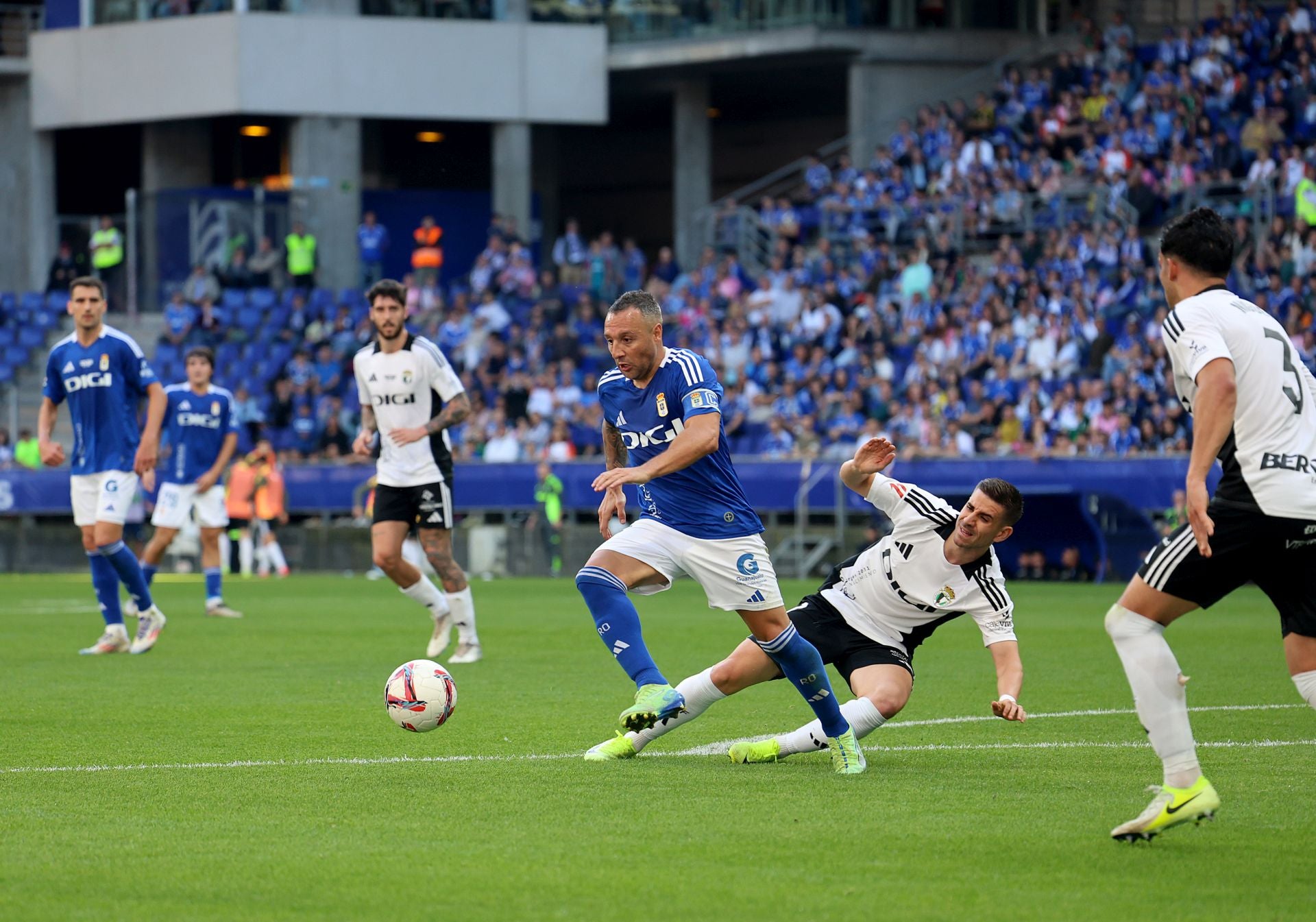 Fotos: Las jugadas del Real Oviedo-Burgos