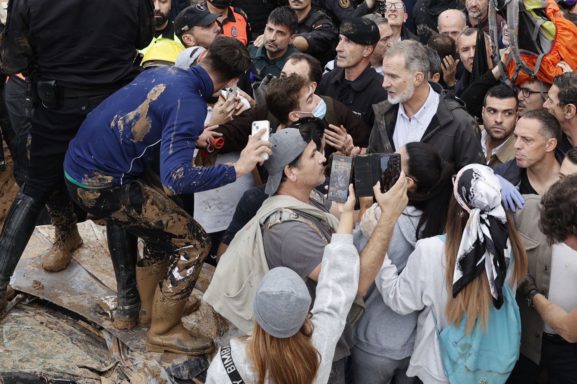 Máxima tensión durante la visita de los Reyes en Paiporta