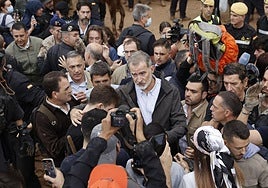 Máxima tensión durante la visita de los Reyes en Paiporta