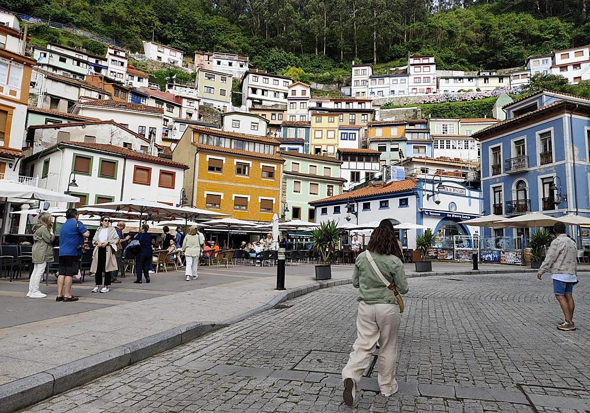 Turistas en Cudillero este verano.